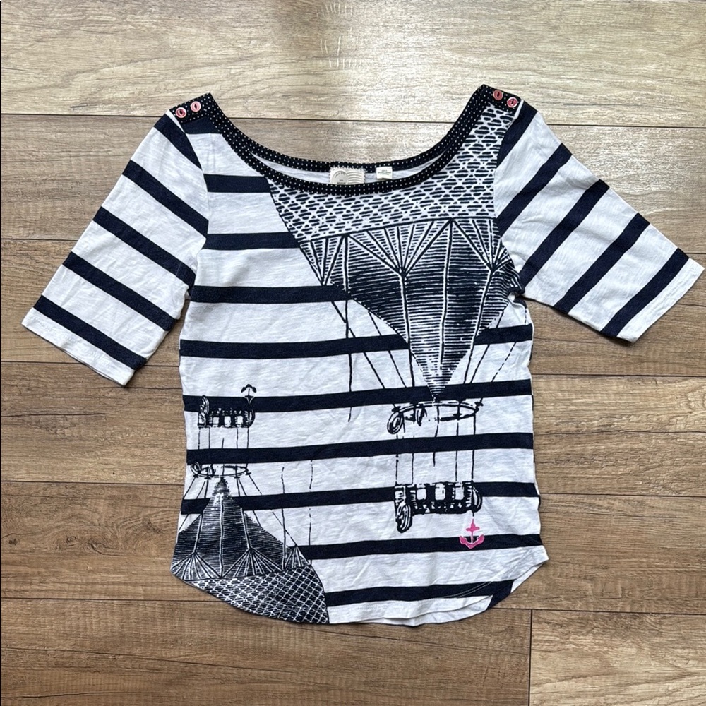 Anthropologie Navy and White Fitted Graphic Tee